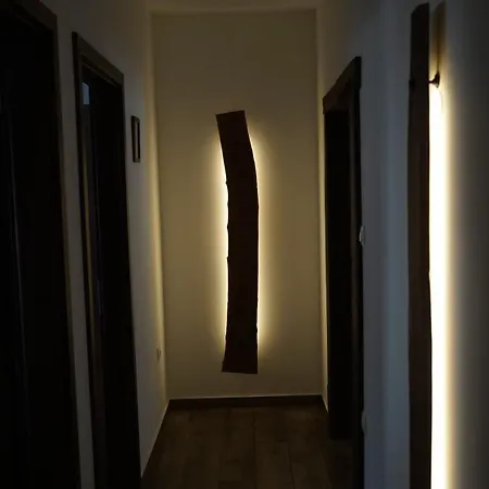 Lomb Lak Vendeghaz Apartament *