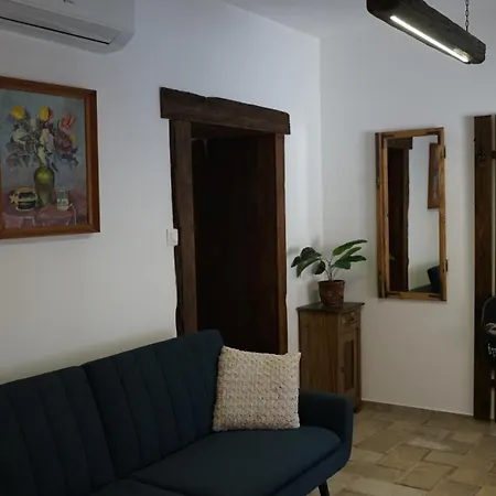 Lomb Lak Vendeghaz Apartament