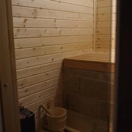 Lomb Lak Vendeghaz Apartament *